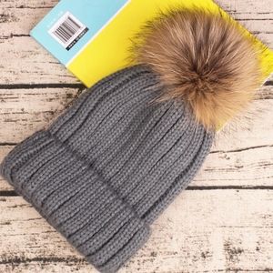 Beanie pom pom